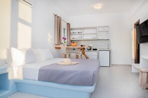 Iron/ironing board, WiFi, bed sheets - Holiday Home 'Saphhire' with Sea View, Shared Terrace and Wi-Fi (Paros)