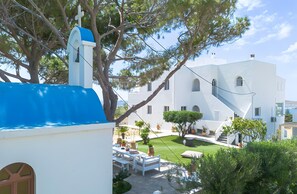 Outdoor dining - Holiday Home 'Saphhire' with Sea View, Shared Terrace and Wi-Fi (Paros)