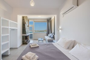 Iron/ironing board, WiFi, bed sheets - Holiday Home 'Saphhire' with Sea View, Shared Terrace and Wi-Fi (Paros)