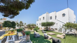 A white building with a staircase, outdoor seating, and potted plants. - Holiday Home 'Saphhire' with Sea View, Shared Terrace and Wi-Fi (Paros)