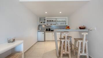 Fridge, stovetop, dishwasher, coffee/tea maker