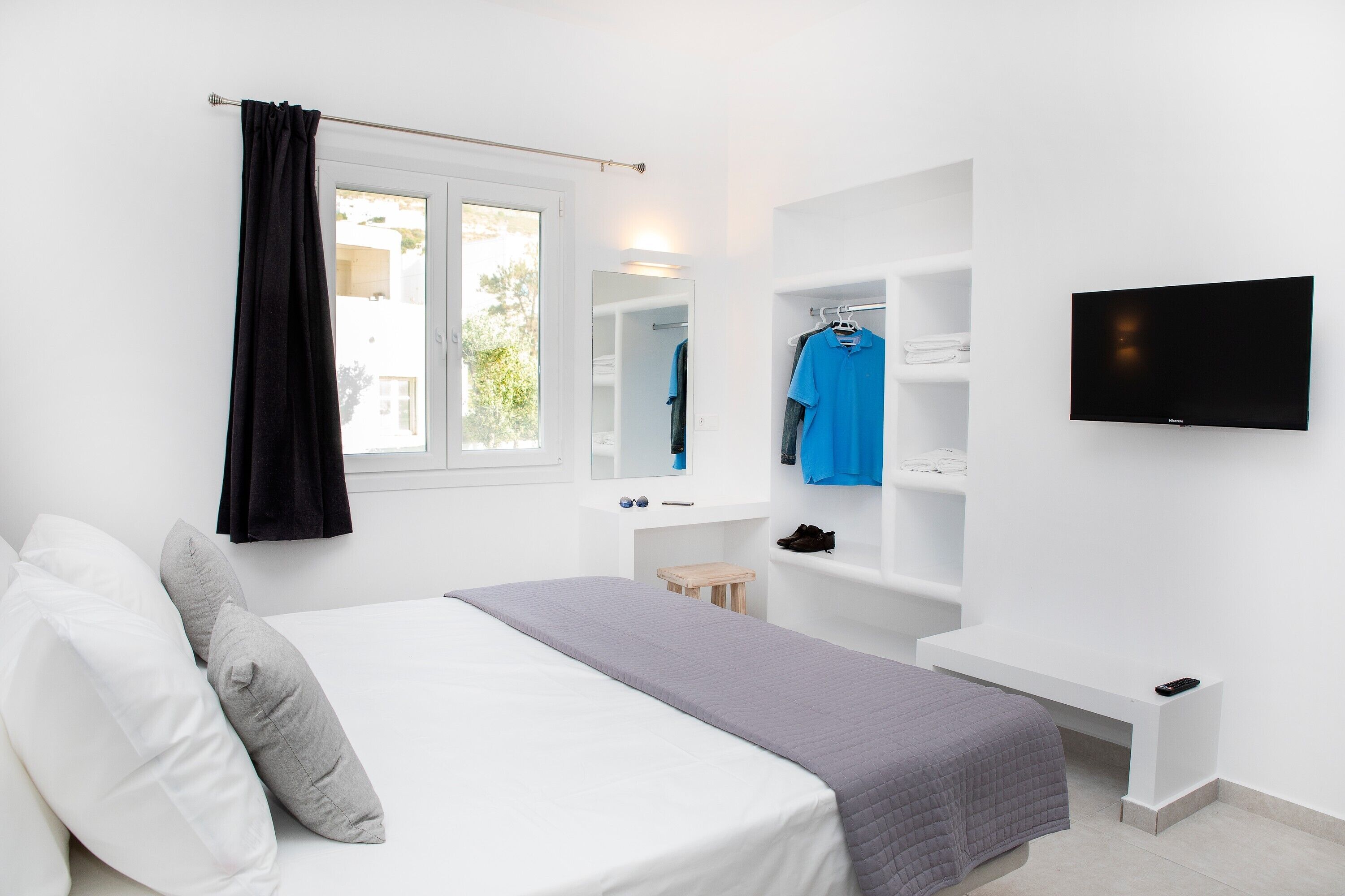 Silitysrauta/-lauta, Wi-Fi, vuodevaatteet