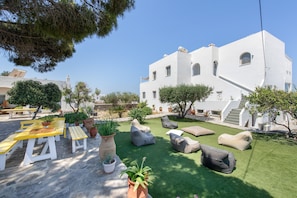 Outdoor dining - Marble Country House (Paros)