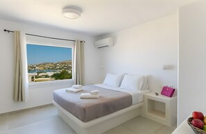 Tabla de planchar con plancha, wifi y ropa de cama 