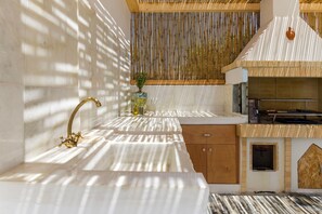 Fridge, stovetop, dishwasher, coffee/tea maker - Diamondbig House Country Home with Jacuzzi and Wi-Fi (Paros)