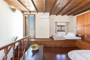 Iron/ironing board, WiFi, bed sheets - Diamondbig House Country Home with Jacuzzi and Wi-Fi (Paros)