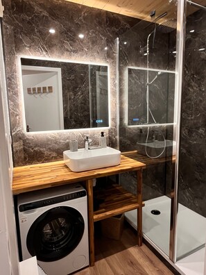 Een douche, een haardroger