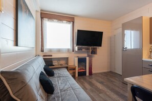 TV - Apartment 'Appartement À La Montagne' with Wi-Fi (la pierre saint martin)