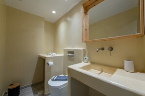 Shower, hair dryer, towels - Citrine Studio with Balcony, Sea & Mountain View, Wi-Fi (Paros)