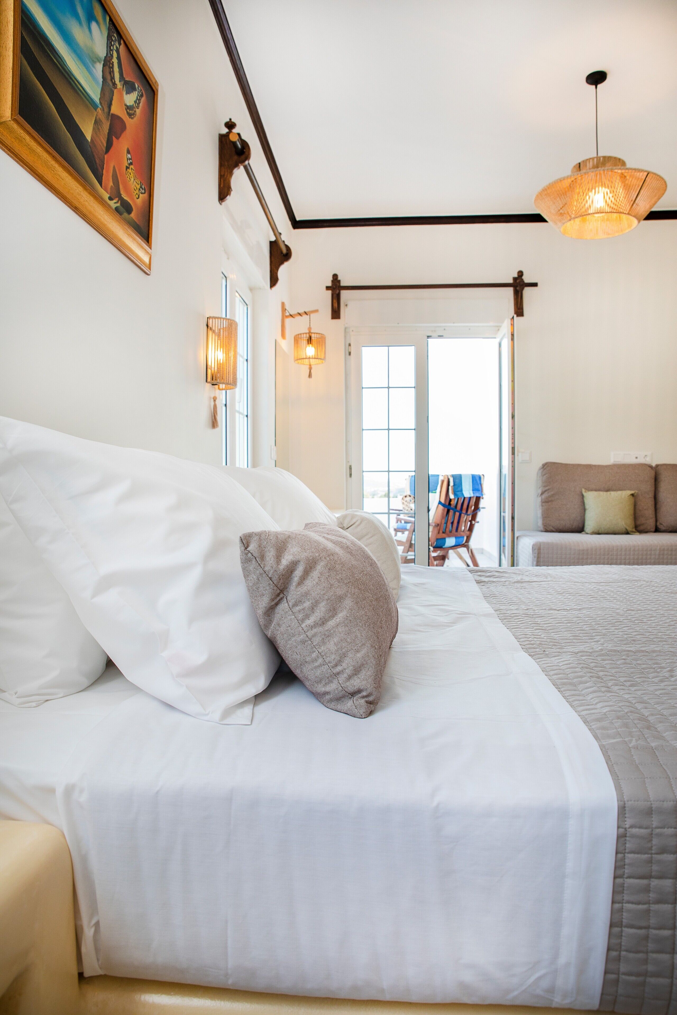 Iron/ironing board, WiFi, bed sheets