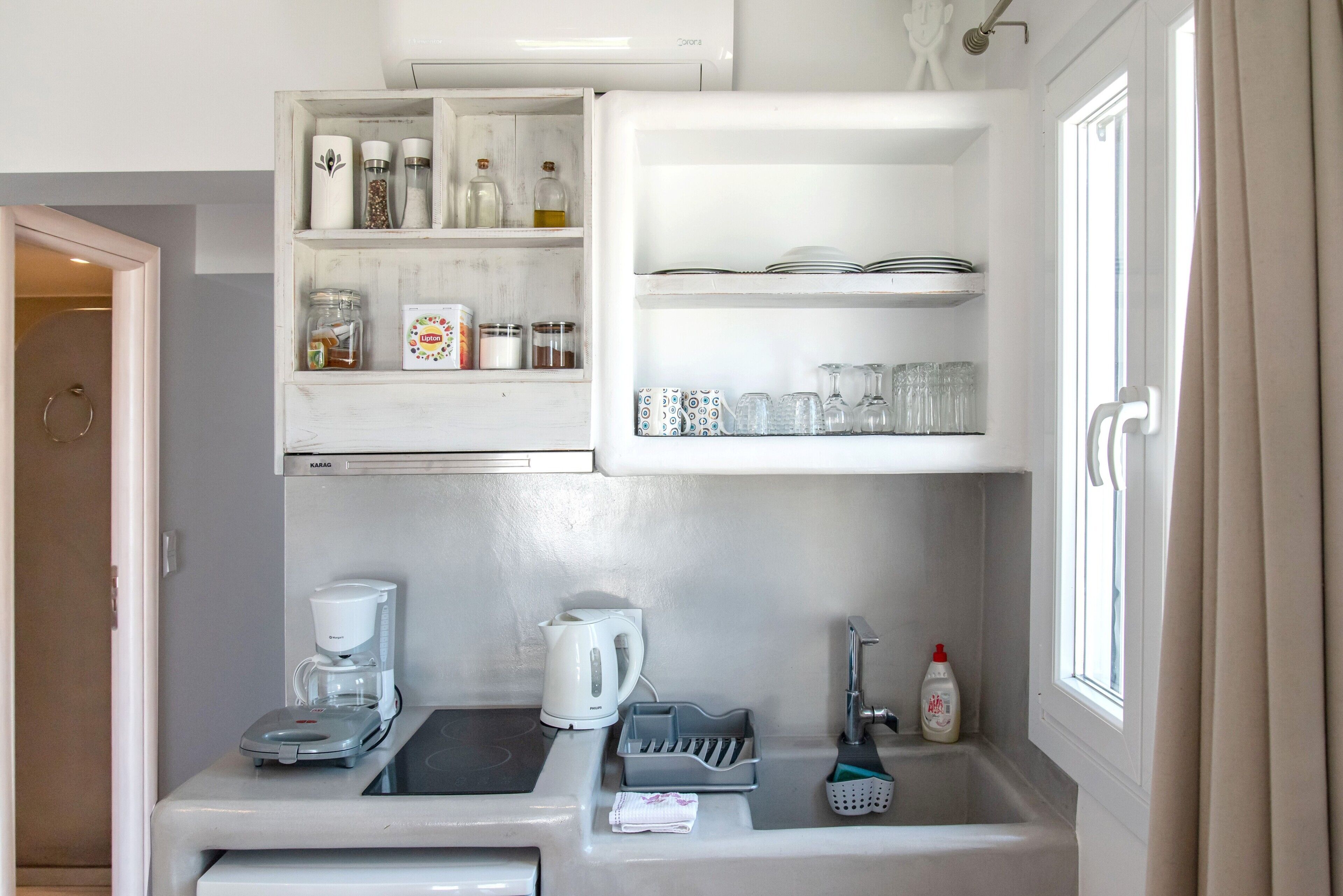 Fridge, stovetop, dishwasher, electric kettle