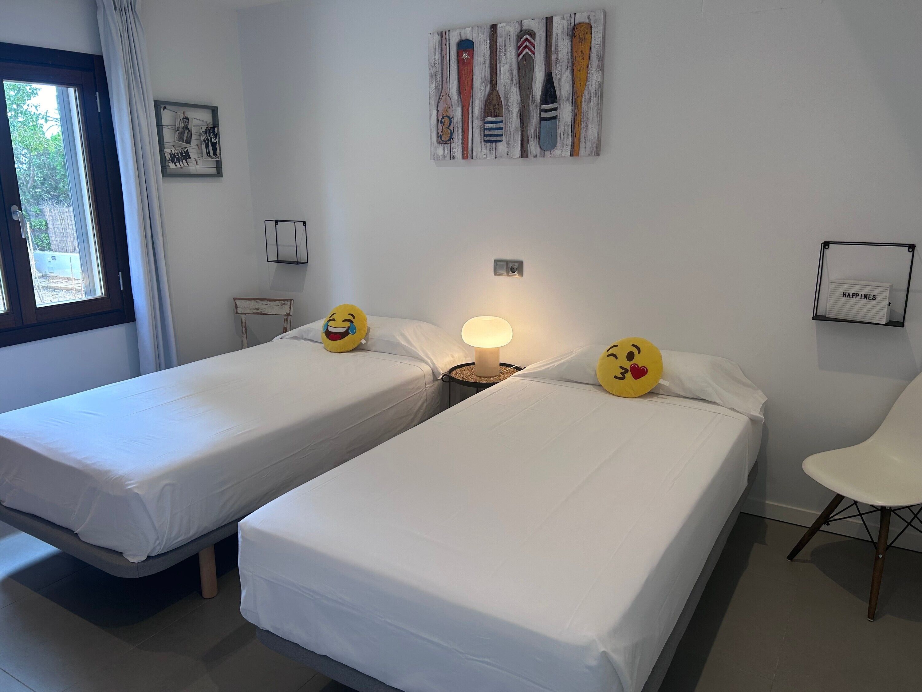 Strykjärn/strykbräda, wi-fi och sängkläder