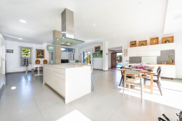 Dining - Holiday Home 'Spacious Garden Villa Near The Sea' with Private Pool, Wi-Fi and Air Conditioning (BADIA GRAN)