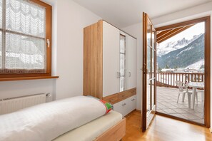 WiFi, bed sheets - Apartment 'Weber' with Mountain View, Private Terrace and Garage Parking (Welschnofen)