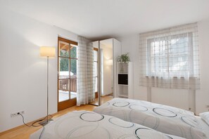 WiFi, bed sheets - Apartment 'Weber' with Mountain View, Private Terrace and Garage Parking (Welschnofen)