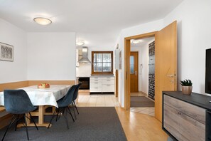 Dining - Apartment 'Weber' with Mountain View, Private Terrace and Garage Parking (Welschnofen)