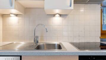 Refrigerador, horno, parrilla de estufa y lavavajillas