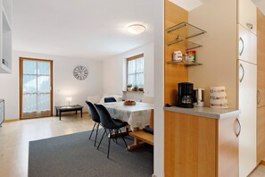 Dining - Apartment 'Weber' with Mountain View, Private Terrace and Garage Parking (Welschnofen)