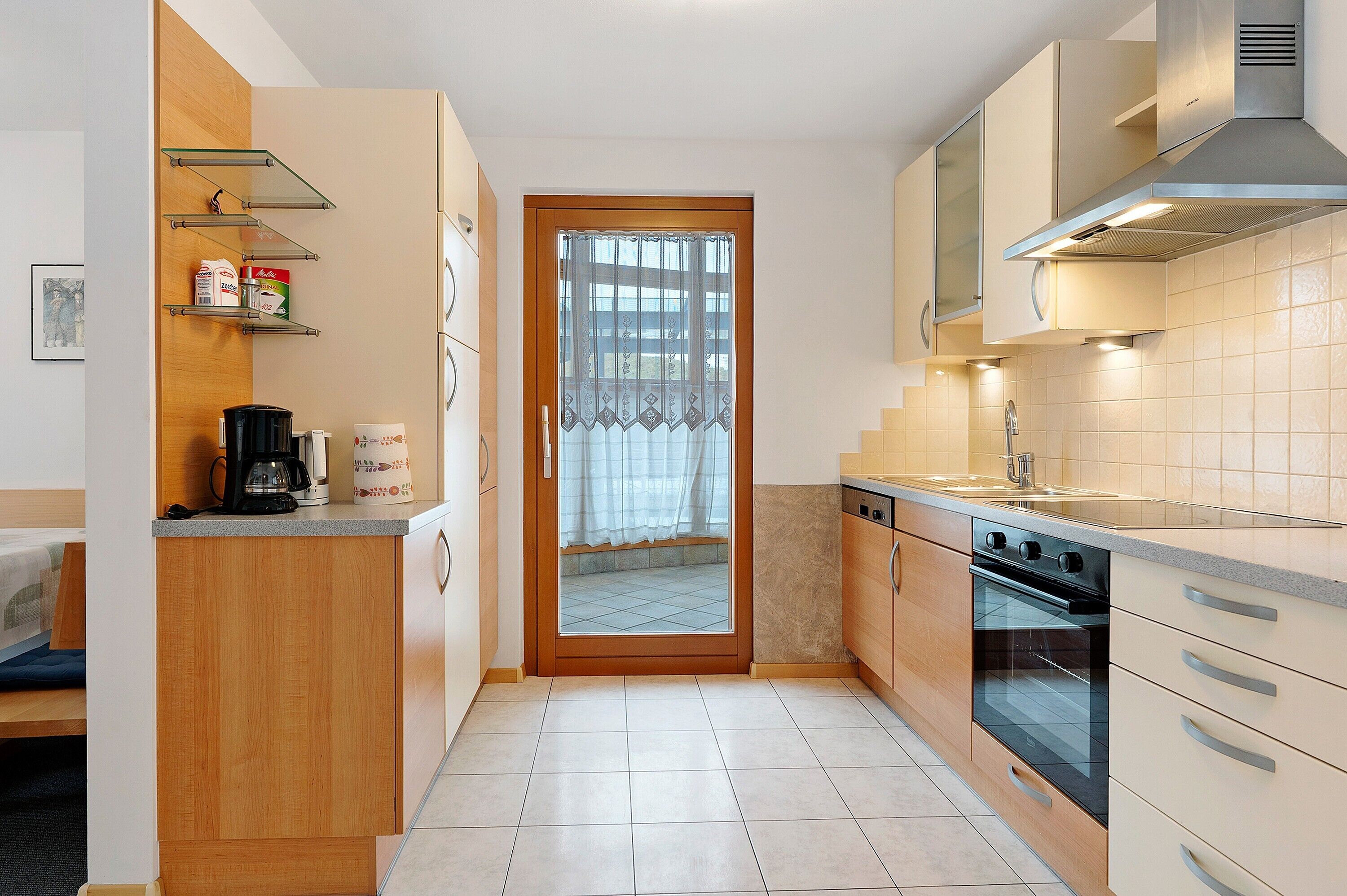 Kjøleskap, ovn, kokeplater og oppvaskmaskin