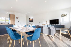 Dining - Holiday Home 'An Heol Breizh' with Wi-Fi (Plogastel saint germain)