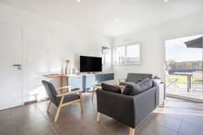 TV, DVD player - Holiday Home 'An Heol Breizh' with Wi-Fi (Plogastel saint germain)