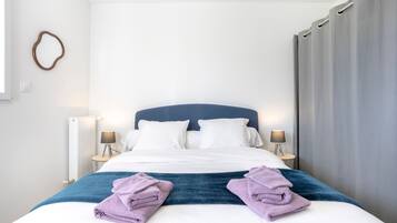 Een strijkplank/strijkijzer, wifi, beddengoed, rolstoeltoegang