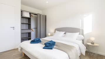 Een strijkplank/strijkijzer, wifi, beddengoed, rolstoeltoegankelijk