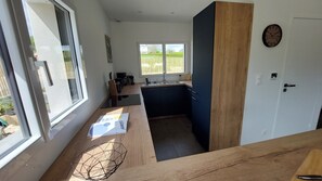 Private kitchen - Holiday Home 'An Heol Breizh' with Wi-Fi (Plogastel saint germain)