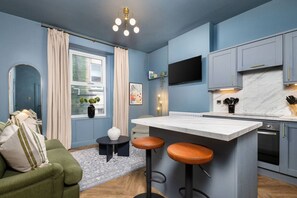 Interior - Modern 1-Bed Retreat by Stirling Train Station (Stirling)
