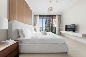 4 bedrooms, desk, WiFi - Burj Khalifa & Fountain View | Mall & Metro Access (Dubai)