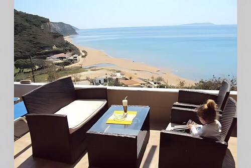 Villa 'Adriatica' with Sea View, Wi-Fi and Air Conditioning