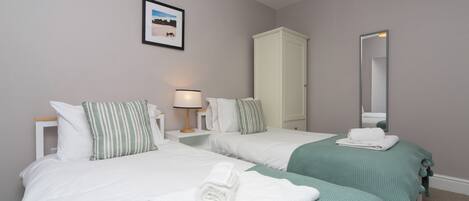 Fer et planche à repasser, Wi-Fi gratuit, draps fournis