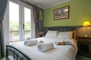 3 bedrooms, iron/ironing board, free WiFi, bed sheets