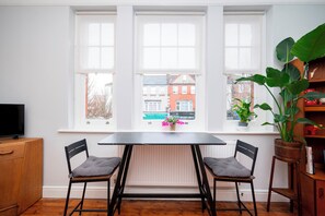 Dining - Quirky London Apartment 2 min to Ladywell station - Pass the Keys (London)