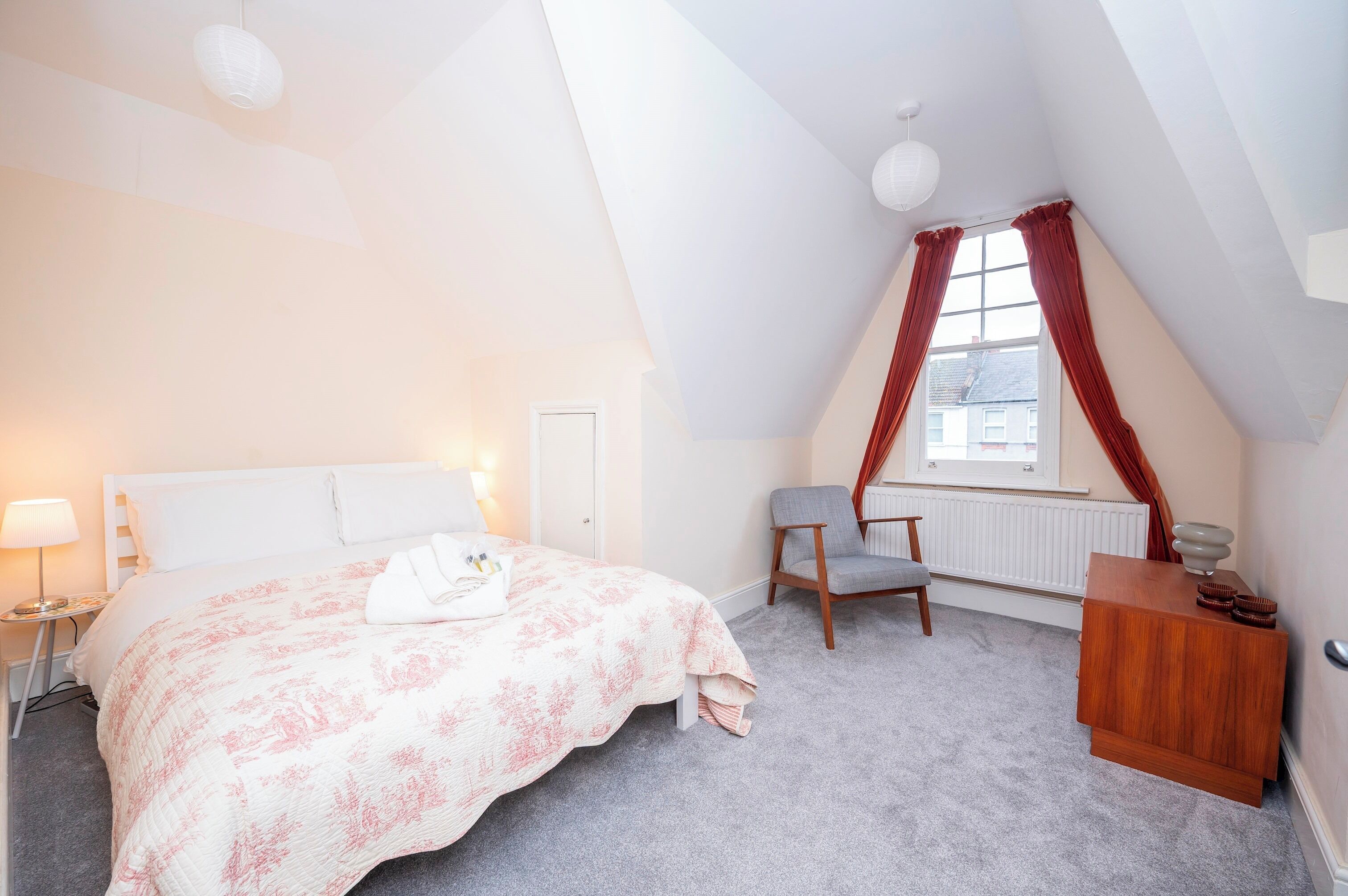 Iron/ironing board, free WiFi, bed sheets