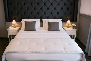 Standard Double or Twin Room | In-room safe, free WiFi - Hotiday Napoli Capodimonte (Naples)