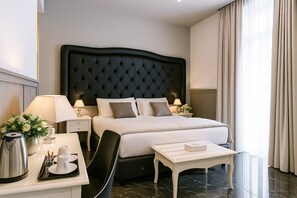 Standard Double or Twin Room | In-room safe, free WiFi - Hotiday Napoli Capodimonte (Naples)