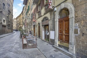 Outdoor dining - Uffizi Residence in the heart of Florence (Florence)