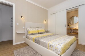 Iron/ironing board, WiFi, bed sheets - Holiday Home 'Refúgio das Barcas' with Sea View, Wi-Fi & Air Conditioning (Lourinha)