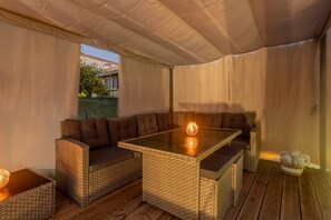 Outdoor dining - Holiday Home 'Refúgio das Barcas' with Sea View, Wi-Fi & Air Conditioning (Lourinha)