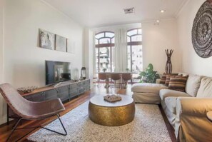 Smart TV - Magnificent apartment situated in the heart of Barcelona. (Barcelona)
