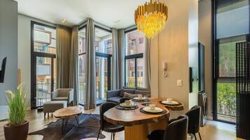 Basic Apartment | Dining