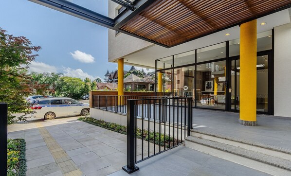 Exterior detail - Modern and Complete Stays in Gramados Tourist Center - Cbgs (Gramado)