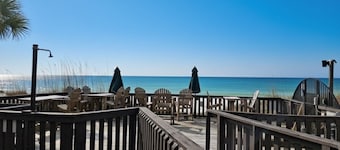 Sea Largo at Largo Mar One BR Condo - Free Beach Chairs - Sleeps 4