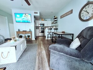 Smart TV - Sea Largo at Largo Mar One BR Condo - Free Beach Chairs - Sleeps 4 (Panama City)