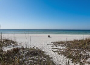 Beach nearby - Sea Largo at Largo Mar One BR Condo - Free Beach Chairs - Sleeps 4 (Panama City)