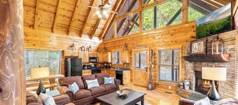 4BR Cabin: Game Room & Hot Tub Haven