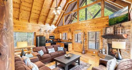 4BR Cabin: Game Room & Hot Tub Haven