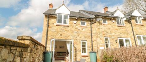 รับประทานอาหารกลางแจ้ง