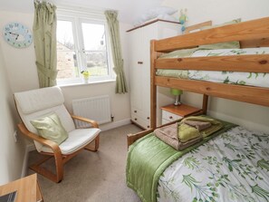 2 Schlafzimmer, individuell dekoriert, individuell eingerichtet